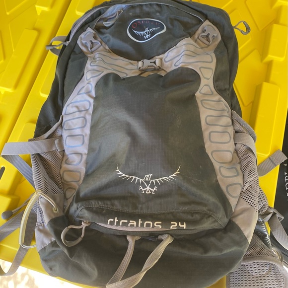 Osprey Stratos 24 Black and Gray Hiking Backpack